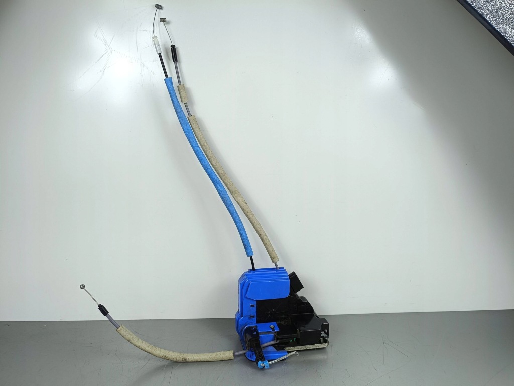 Купить 2017 ssangyong rexton замок дверь передних 7122036010