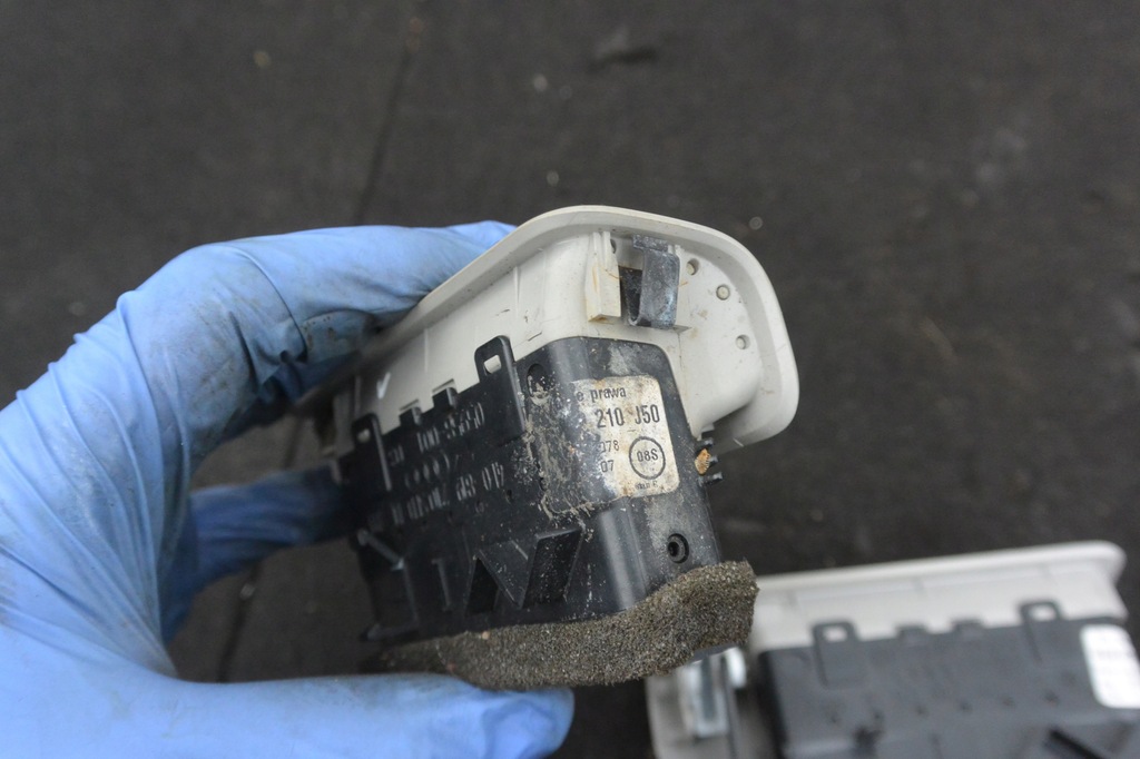 фото №8, Решётка обдув стойка kpl audi q7 4l