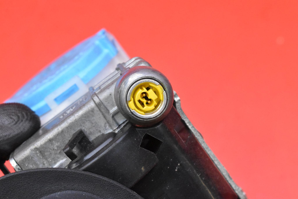 Ремінь безпеки правий перед натягувач 2516336-aa tesla model x 90d 15-21 Київ