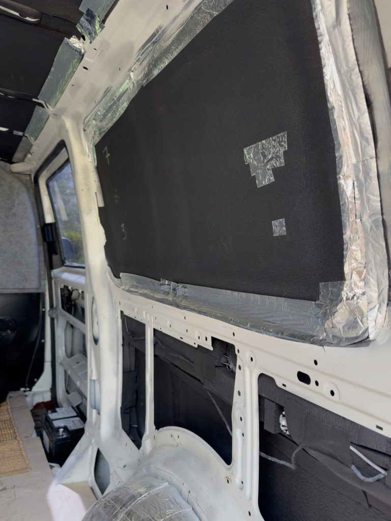 Мат шумоізоляційна hałas піна гумовий 19mm kauczukowa samoprzylepna з ролики Київ