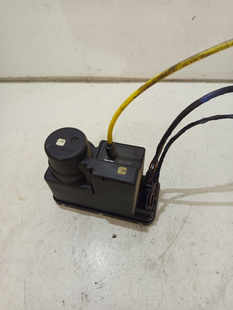 Купить Помпа центрального замка mercedes w2028001948