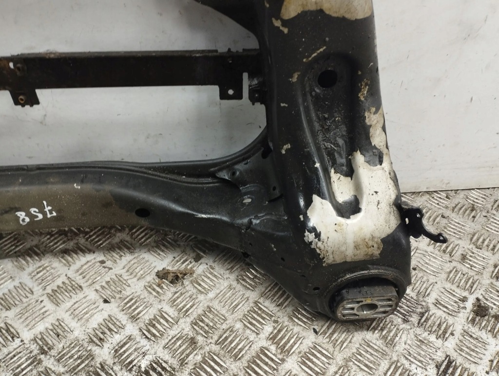 Подрамник передние bentley flying spur Недорого