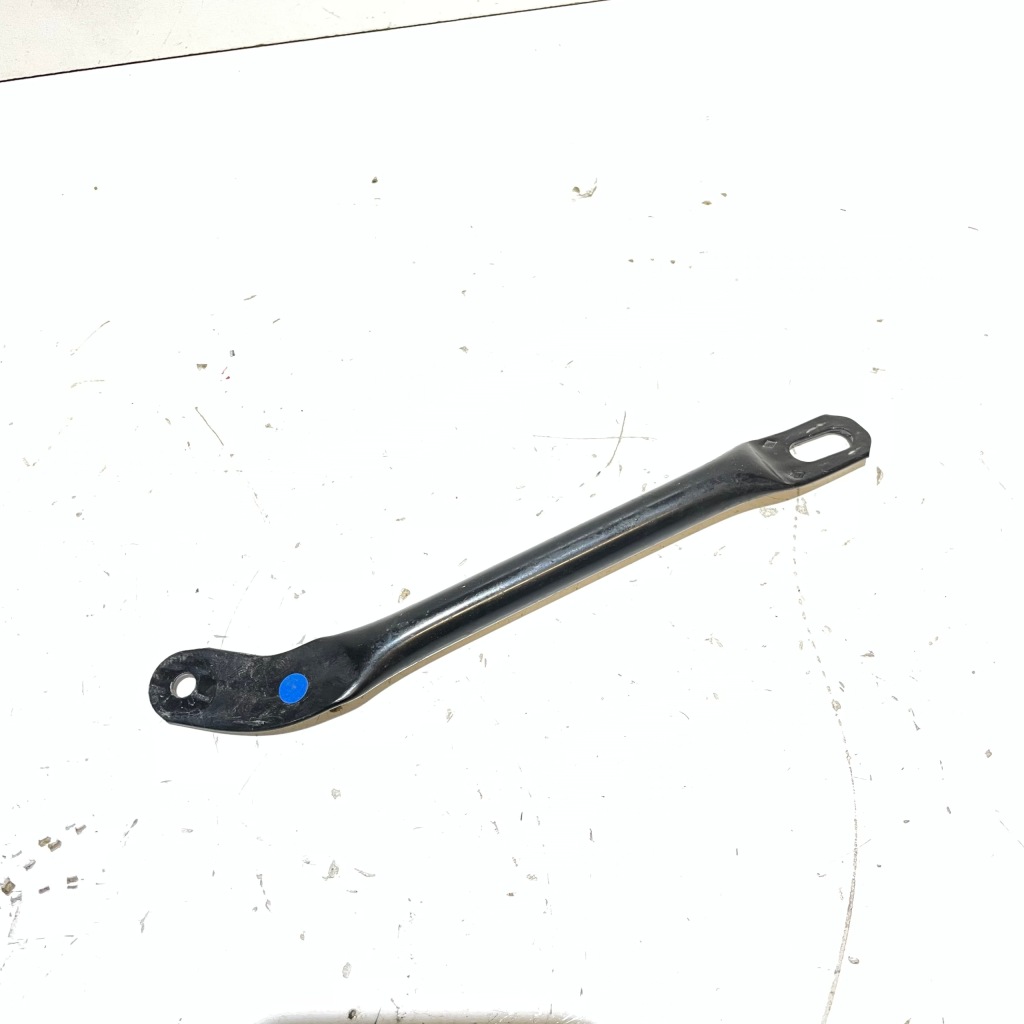 фото №1, Renault arkana гибрид кронштейн поперечина передний