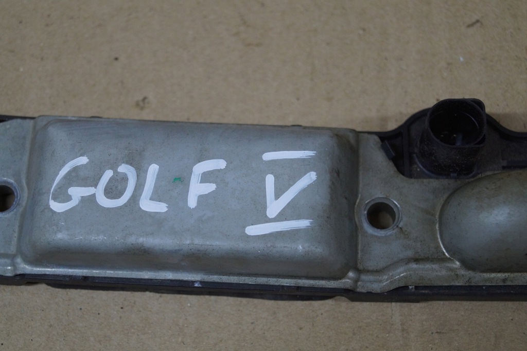 фото №10, Vw golf v plus накладка крышки микровыключатель 1t0827574f