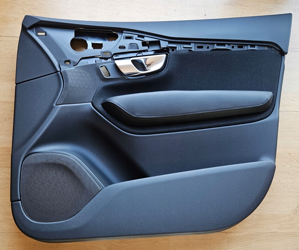 Купить Обшивка панель дверь правый перед volvo xc90 ii 31393114