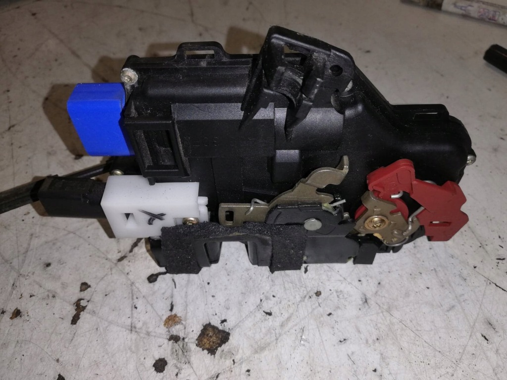 фото №1, Замок дверь правый перед vw phaeton 3d1837016aa