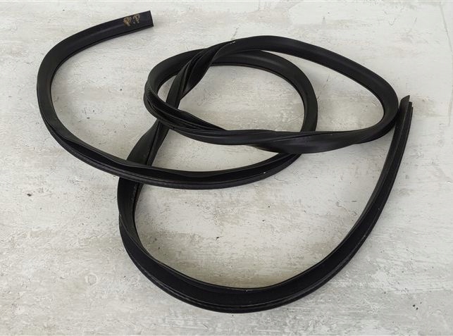 фото №1, Прокладка дверь правый перед jeep compass i 06-16r lift