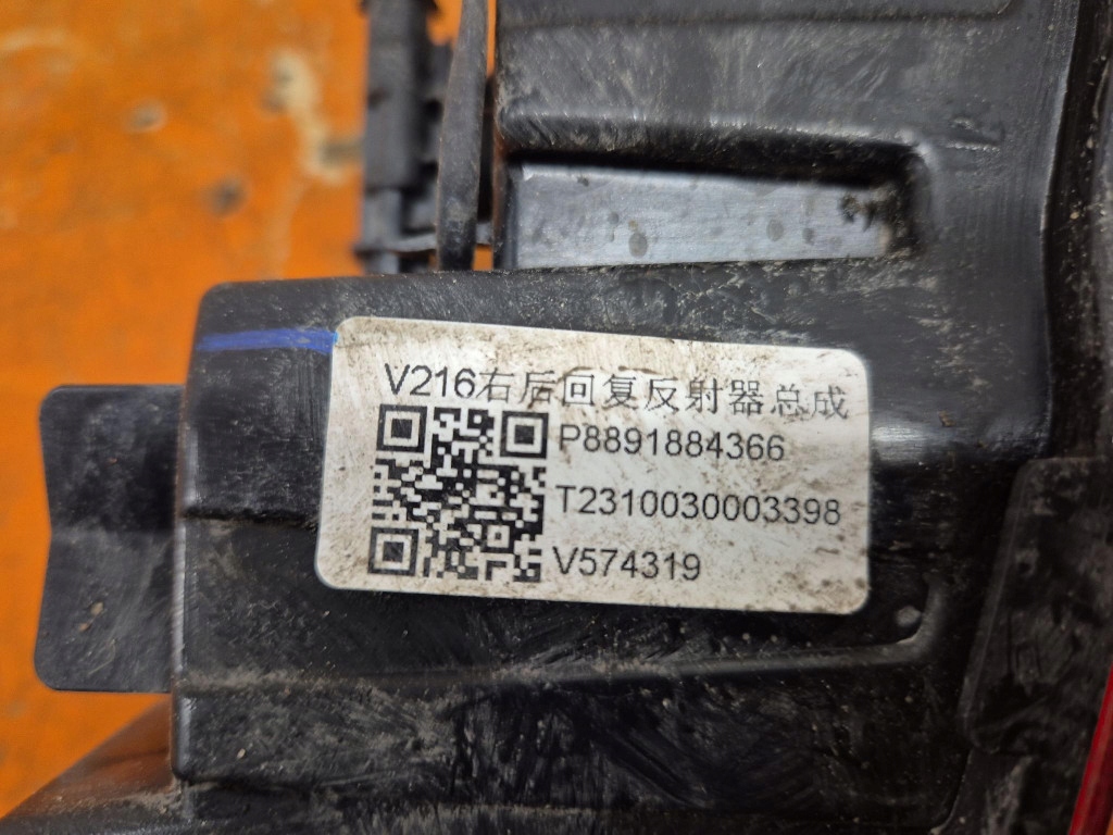 фото №8, Volvo ex30 23- лампа протитуманна задня права задня p8891884366