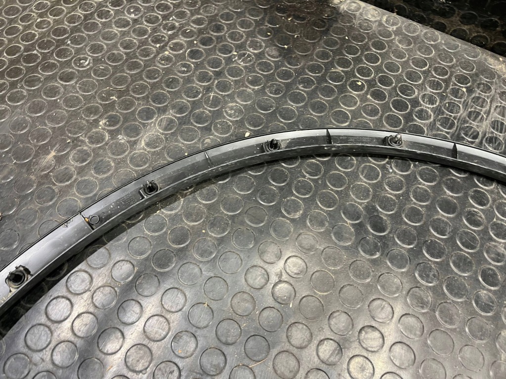 Tesla model y рестайлинг  25- juniper молдинг накладка на крыло левый перед Киев