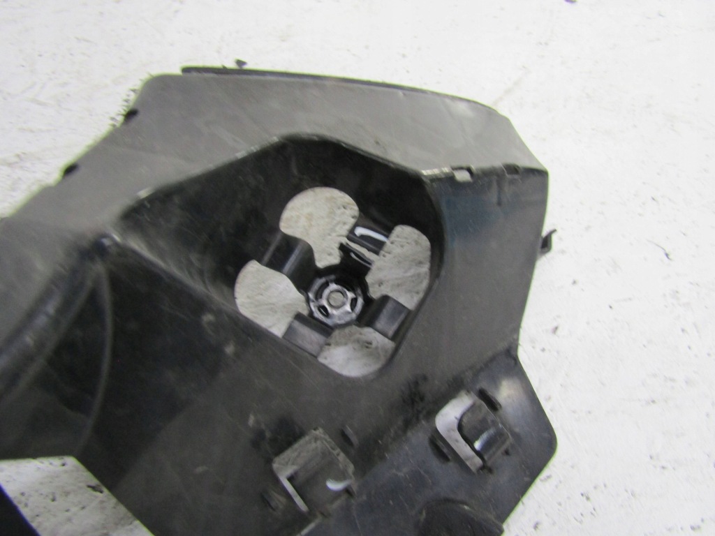 фото №8, Bmw 1 f20 f21 lift напрямна бампера середній задня 15r--