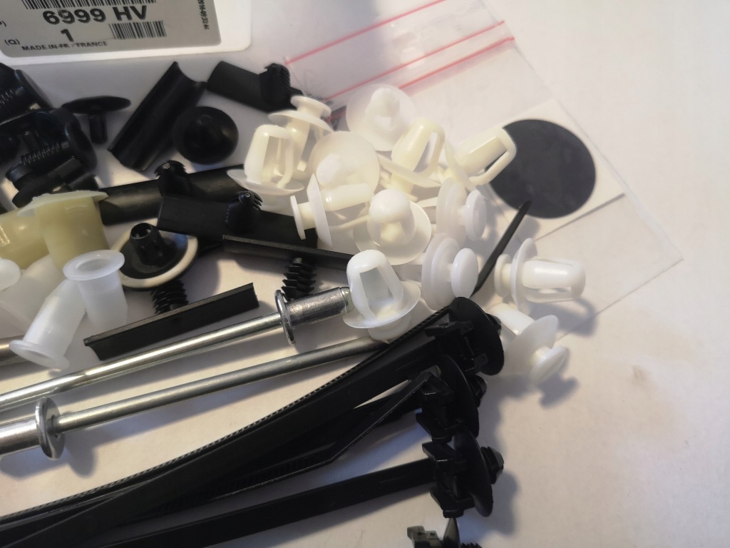 фото №4, Набір кліпси штифти заклепки двері xsara picasso i