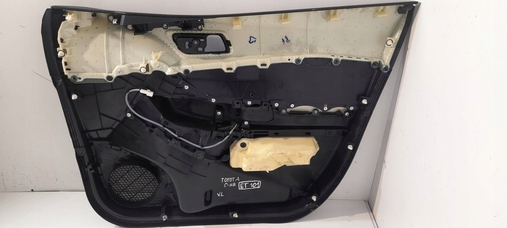 фото №5, Toyota c-hr 2017 обшивка дверь 67782-x1b25 et101