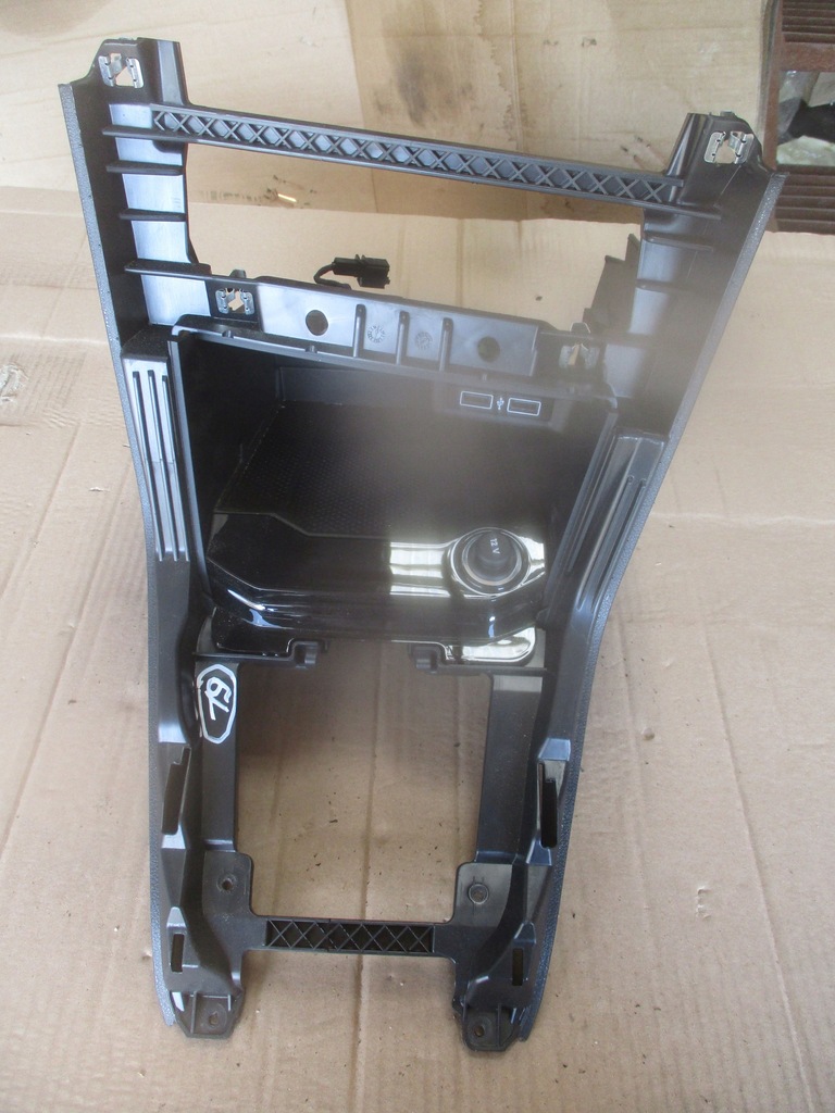 фото №1, Рамка тунель середнього 2ga863680 vw t-roc