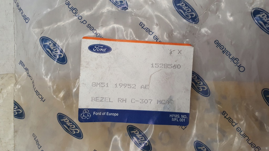 Ford focus mk2 рестайлинг  решётка бампера правый  оригинал  новая с Разборки