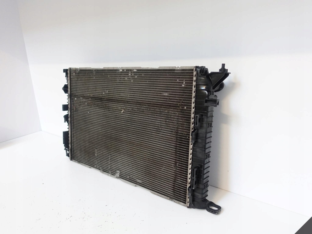 Audi q5 8r0 3.0 tdi радиатор воды повреждённая Цена