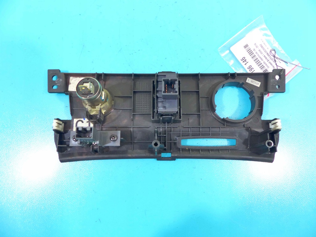 фото №3, Разъём прикуривателя панель aux renault koleos i