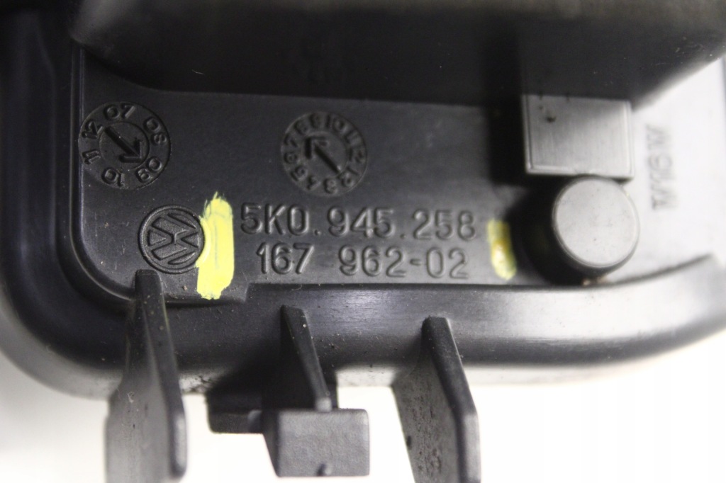 Volkswagen golf vi hb 09r- вкладыш разъём фары правый  задняя 5k0945258 Недорого