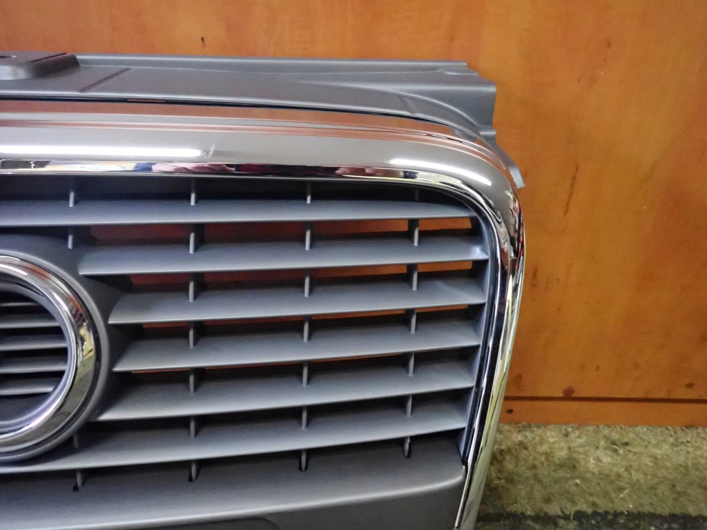 фото №5, Audi a4 b7 решётка радиатора средняя решётка радиатора хром