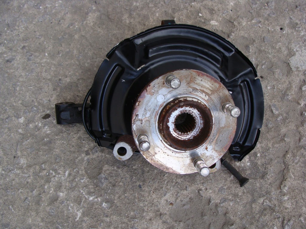 фото №1, Поворотный кулак левая suzuki alto nissan pixo !!!