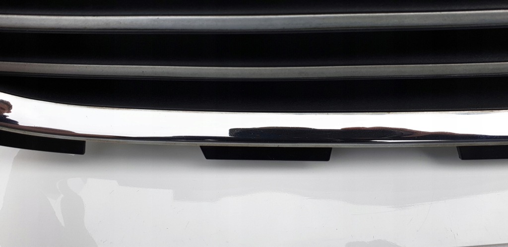 Opel astra h 3 3 рестайлинг  решётка средняя бампера перед передняя оригинал! Киев