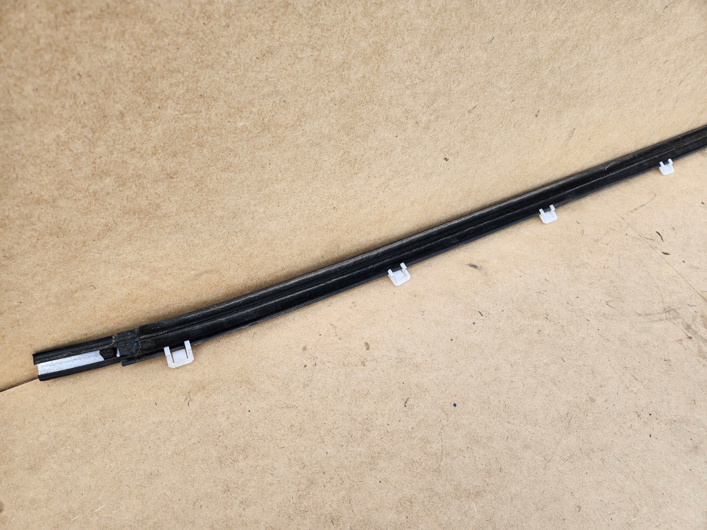 Молдинг ущільнювач двері перед права honda civic ix 11-16 Недорого