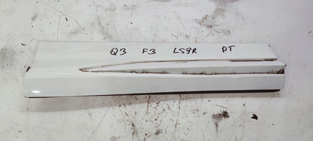 фото №1, Молдинг дверь правый задняя audi q3 f3 ls9r 83a853970