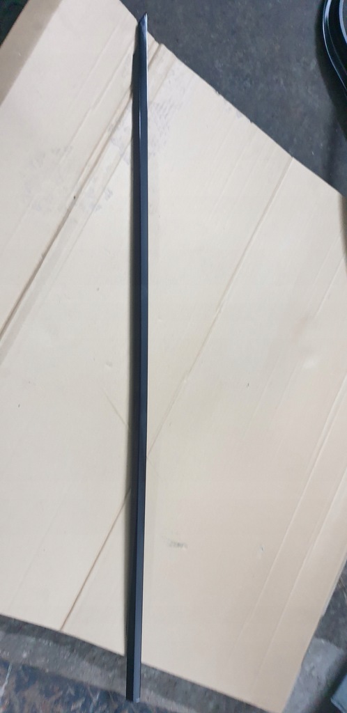 фото №1, Молдинг уплотнитель правый перед jaguar f-pace