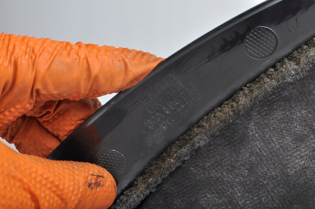 фото №15, Bentley bentayga обшивка багажника правий задня 36a863888m