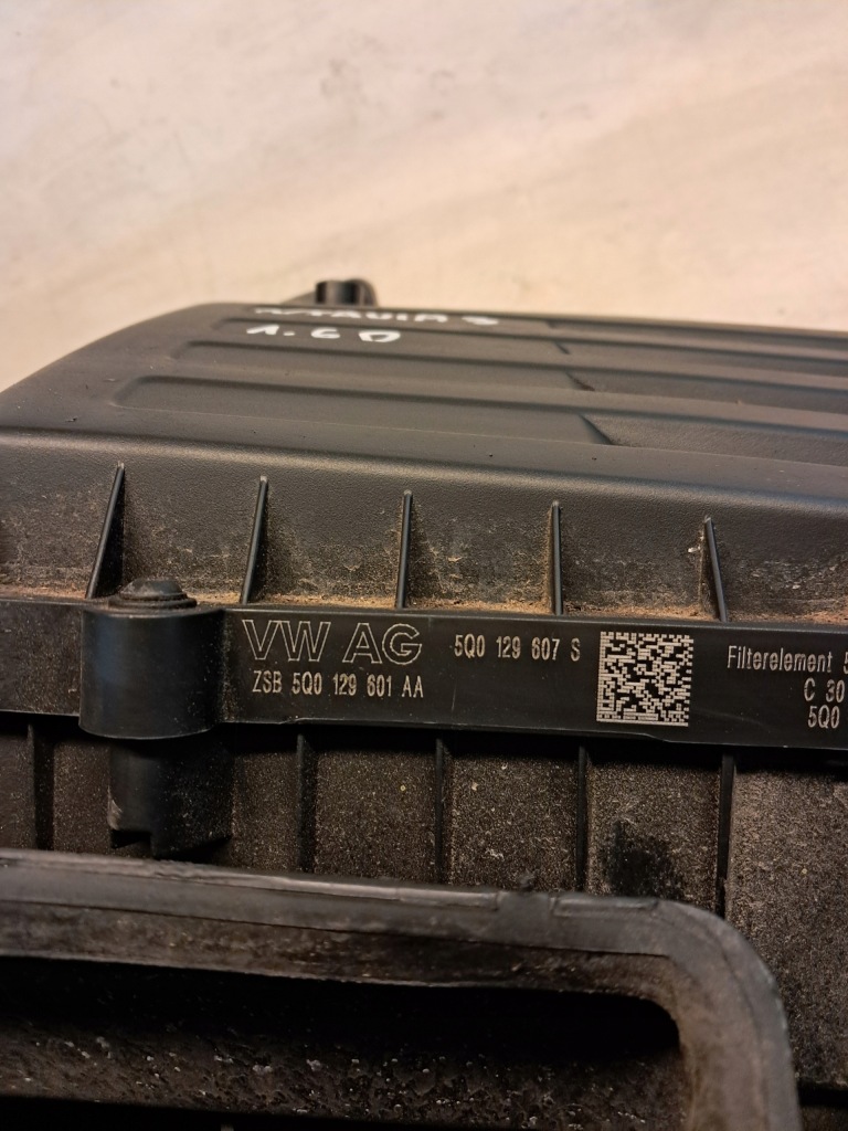 фото №6, Корпус фільтра повітря skoda octavia iii 1.6 tdi 5q0129607s