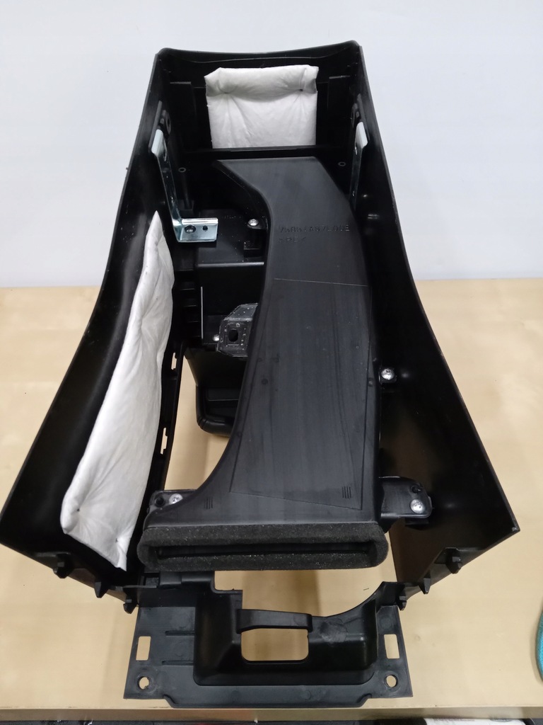 фото №7, Suzuki kizashi подлокотник бардачок czarna кожа