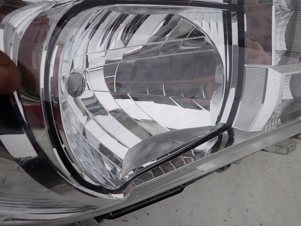 фото №9, Toyota hilux viii 15- лампа права перед