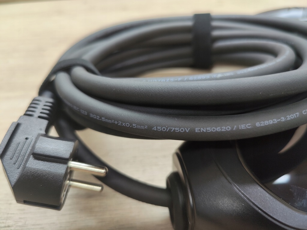 фото №10, Зарядное устройство 8-16a 230v typ 2 ev charger europa do renault tesla smart volvo