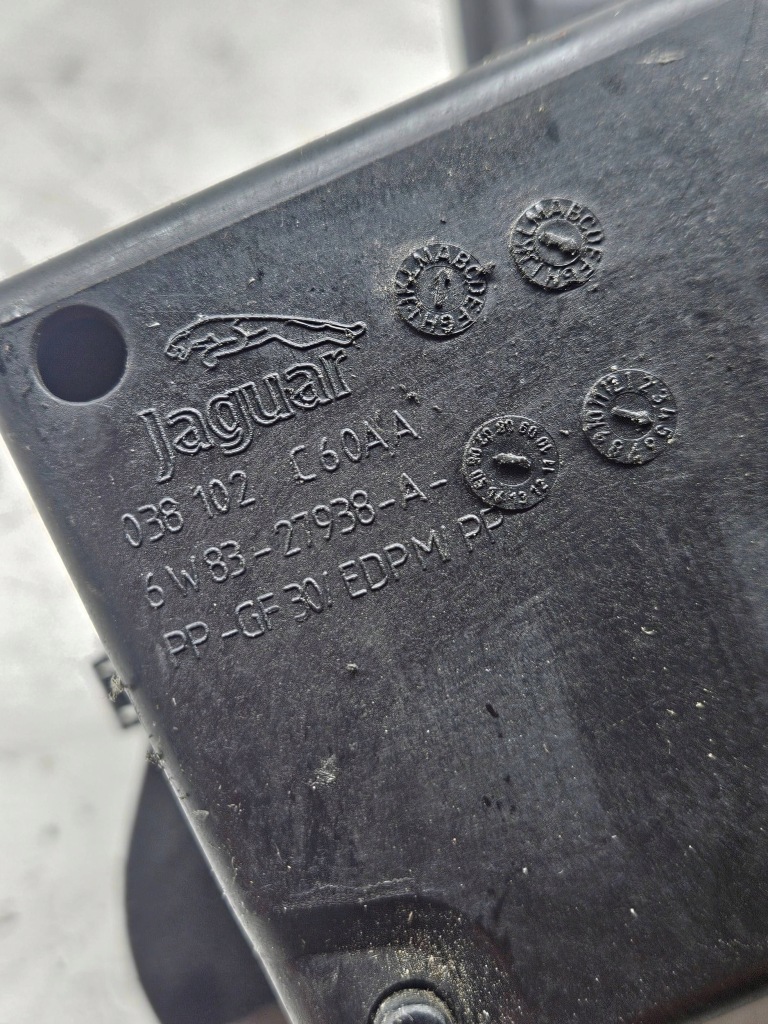 фото №9, 2009 jaguar xk - xkr кришка заливної пального 6w8327938a