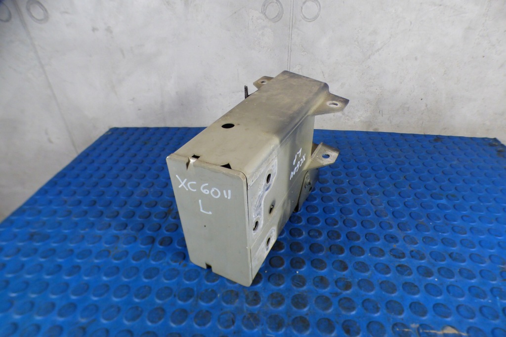 фото №1, Зона деформации левая 32377061 volvo xc60 ii