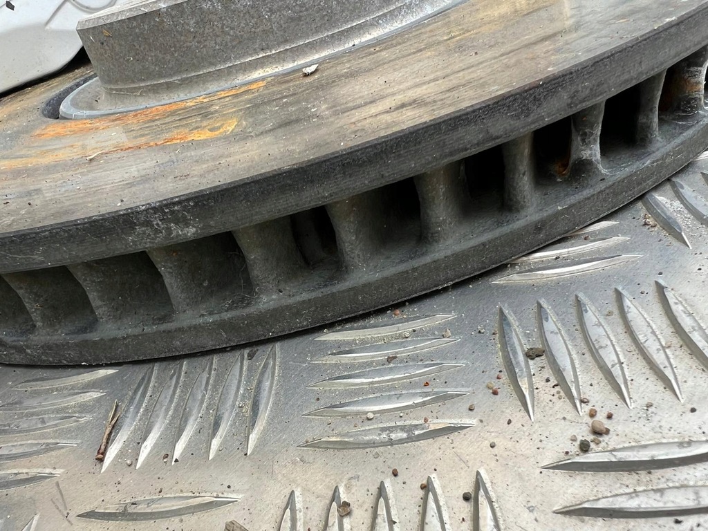 фото №8, Porsche taycan turbo супорти гальмівні диски гальма пробіг 50km! 4x