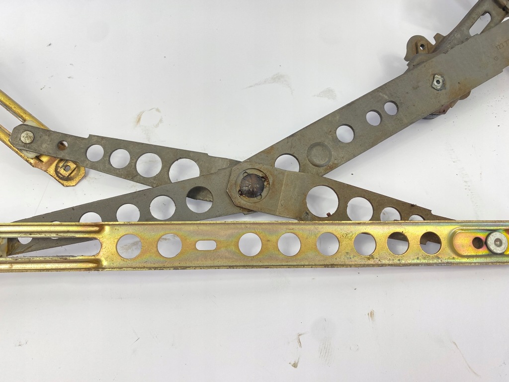 Подъемник механизм стекло правый перед передний ручной механический mercedes w123 Доставка