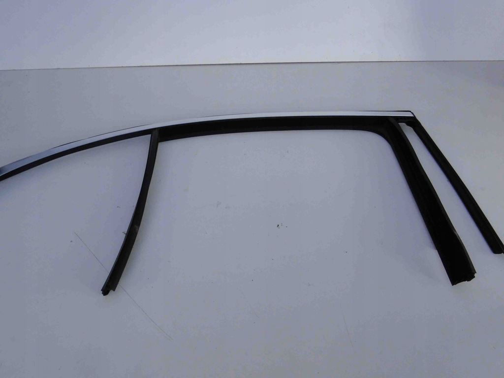 фото №1, Mercedes e klasa w213 прокладка стекло дверь резиновый элемент