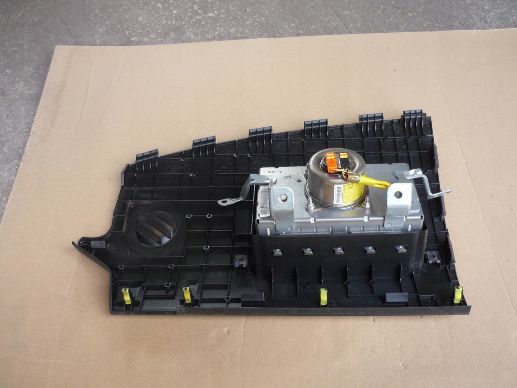 фото №7, Подушка пассажира заглушка corolla verso ii 04-09