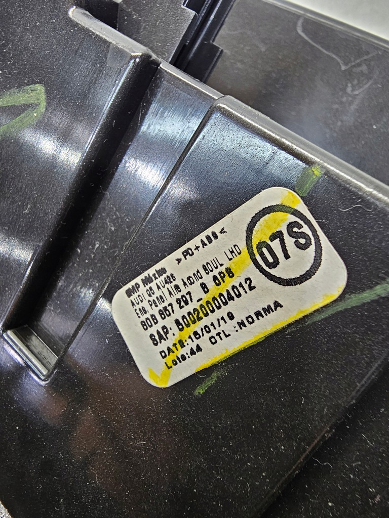 фото №7, Бардачок полка панели приборной панели audi q5 fy 80a 80b857297b