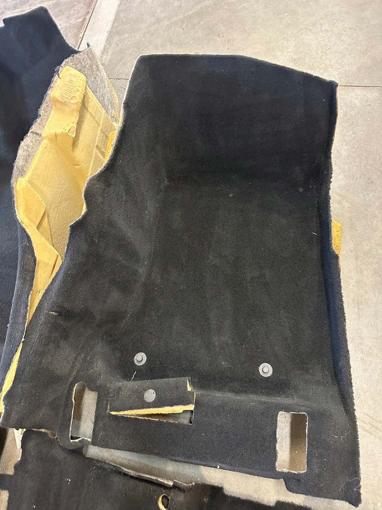 фото №5, Mercedes glc w253 обшивка коврик пол a2536806906 a2536807706