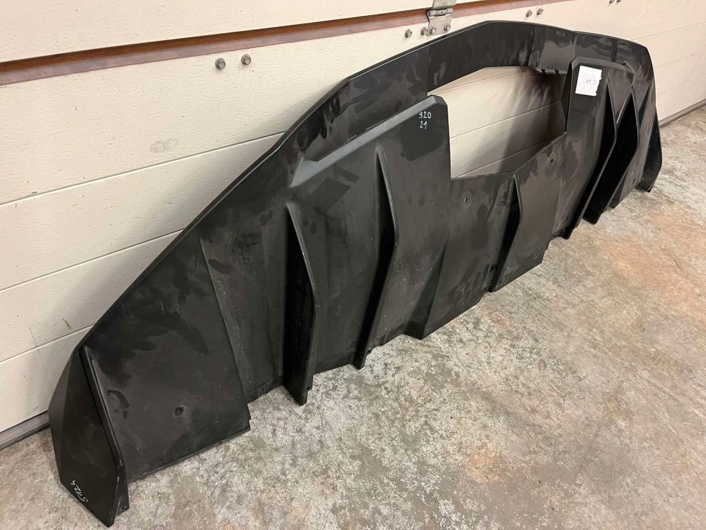 Lamborghini aventador дифузор lp700 бампер rear бампер diffusor 470807539b Ціна