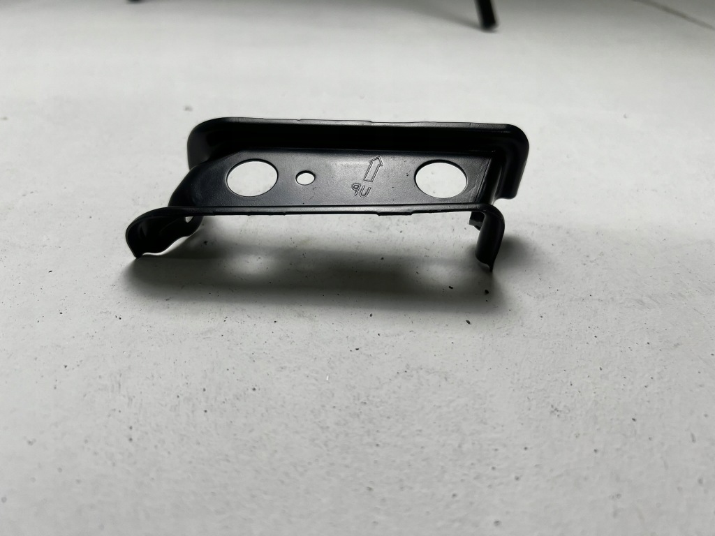 фото №8, Toyota hilux vii 7 11 - 15 напрямна кронштейн кронштейн крила перед правий