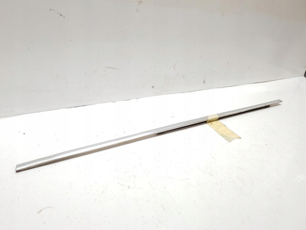 Купить Молдинг дверь правая задний  mercedes-benz w123 sedan