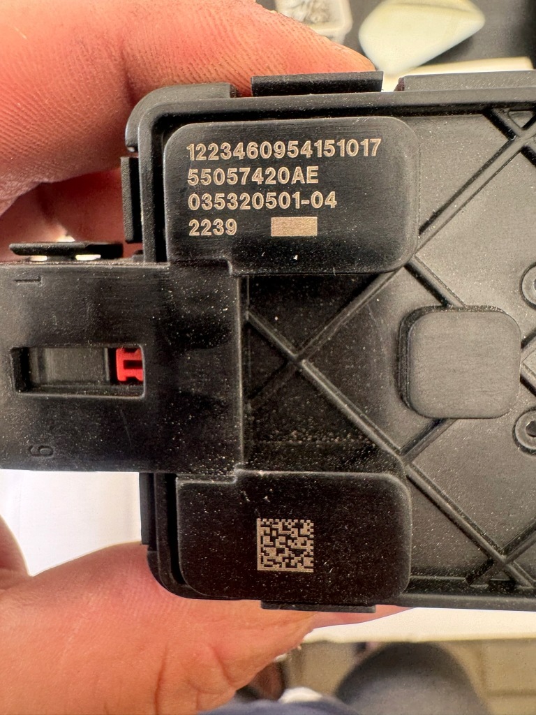 фото №3, Выключатель освещение салона кабины 55057420ae