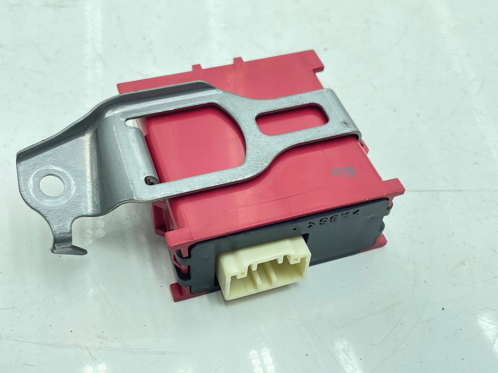 фото №3, Toyota prius prime 2016 другое реле