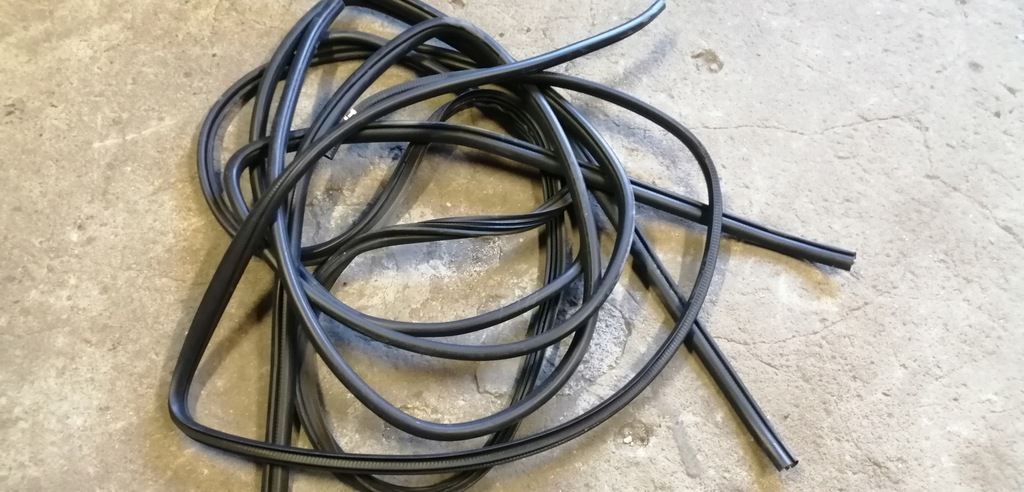 фото №1, Lexus ct прокладка крышки багажника