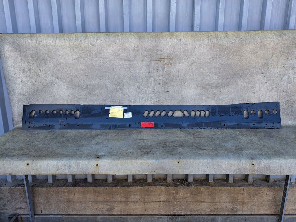 фото №1, Audi a4 b9 порог правый замок порог 8w0803764