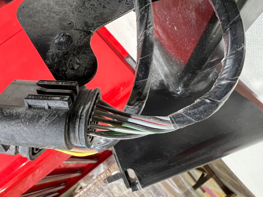 Фаркоп  буксировочный электрический bmw 4 i4 g26 9465776 303473600011 Доставка