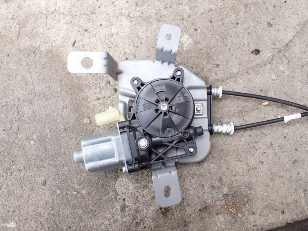 Купити Скло задня przesuwana підігрів gmc sierra at4 silverado 2019-