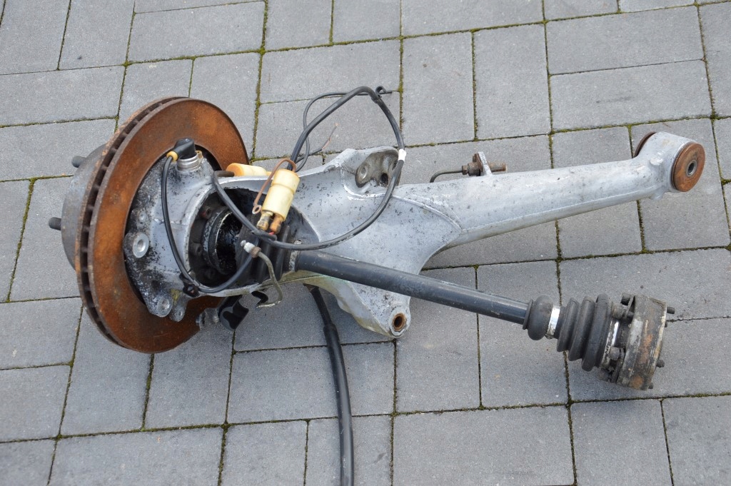 Купити Porsche 944 s2 3.0 привідний вал ліве задні